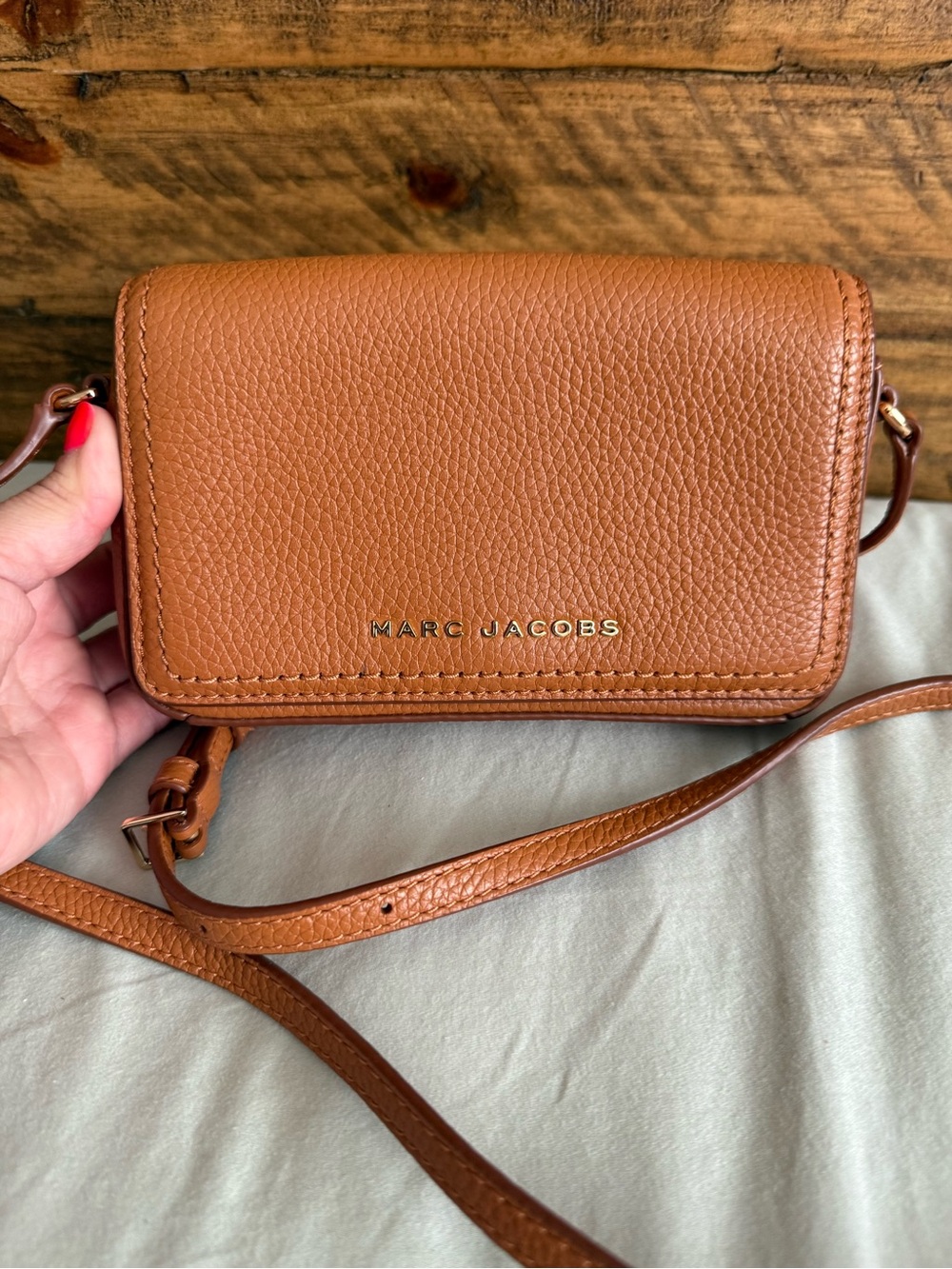 Marc Jacobs Tan Leather Pebbled Crossbody Bag - Picture 3 of 9
